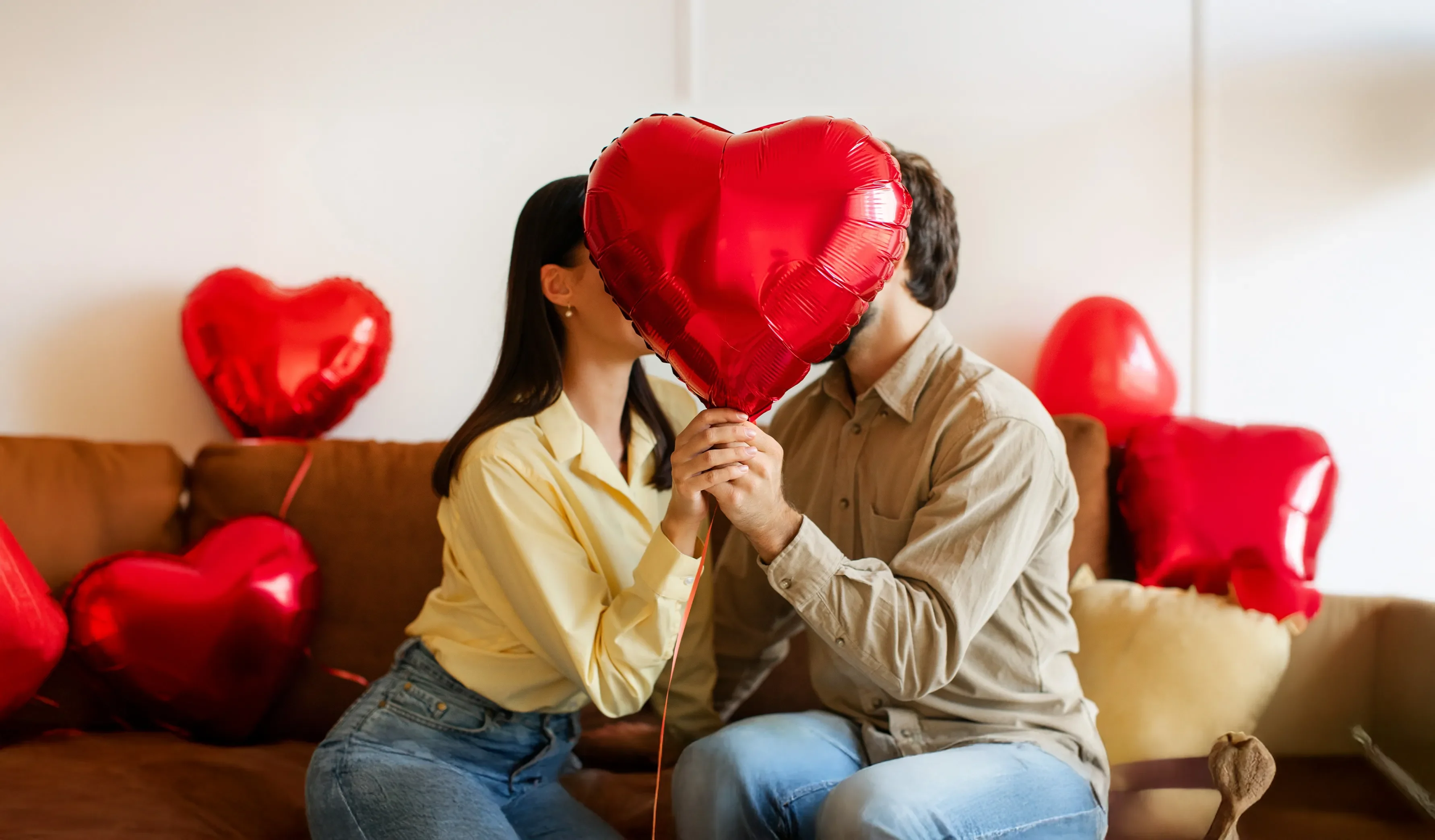 <span style="color: #D93C40;"> REGALI <br>D'AMORE</span> <span style="color: #D93C40;">Innamorati delle nostre idee regalo <br>per San Valentino!</span>